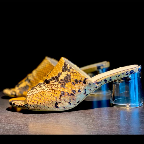 Trendy Zara Sandals - Picture 2 of 5